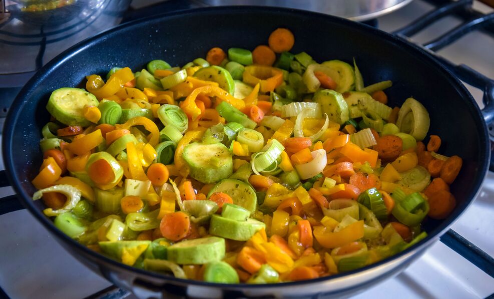 Las verduras hervidas son alimentos saludables ricos en fibra. 